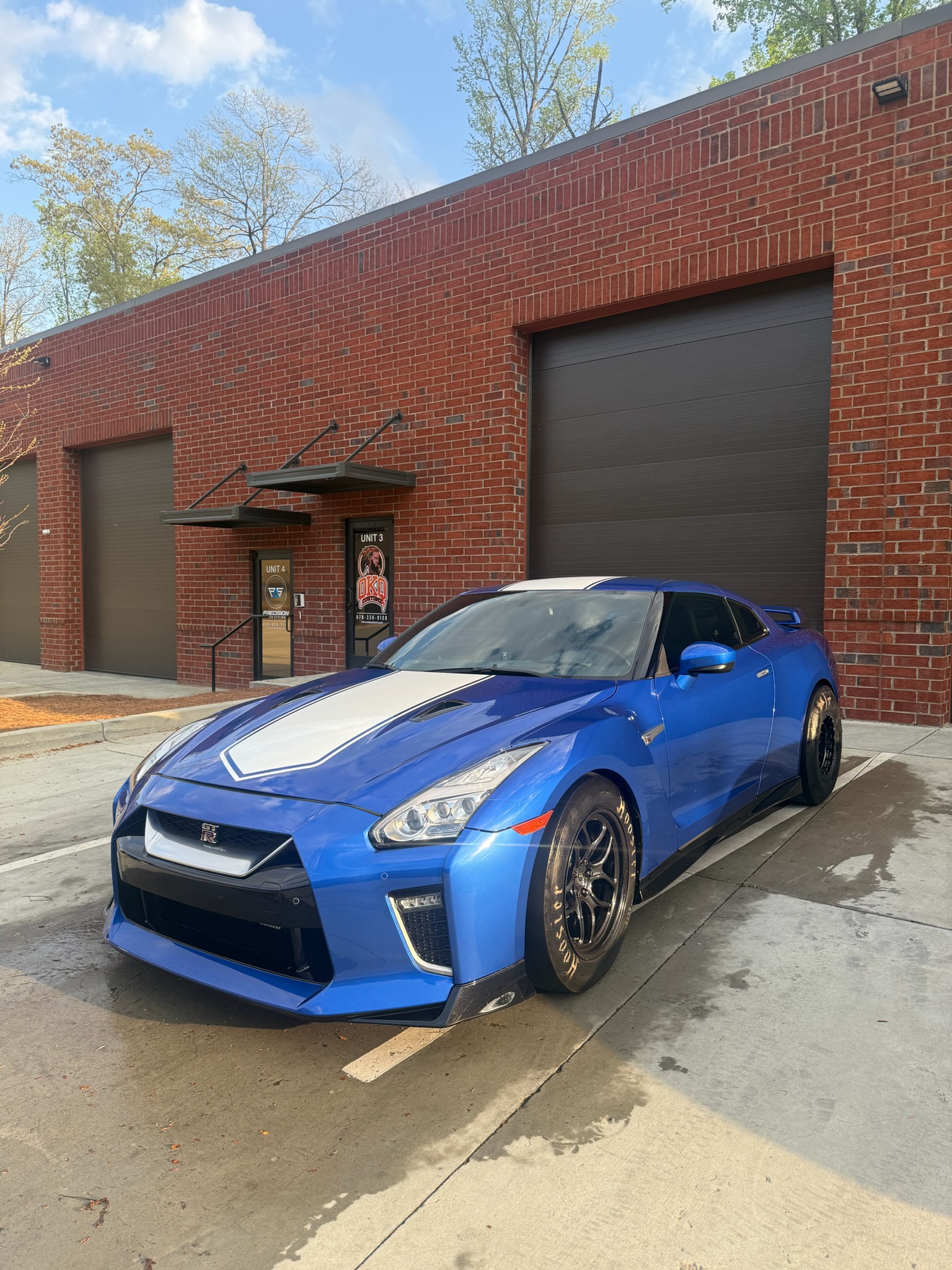 Nissan GT-R — Blue